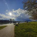 Livi Merevfalú Kerti Medencével *