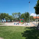 Appartamento Livi Merevfalú Kerti Medencével *