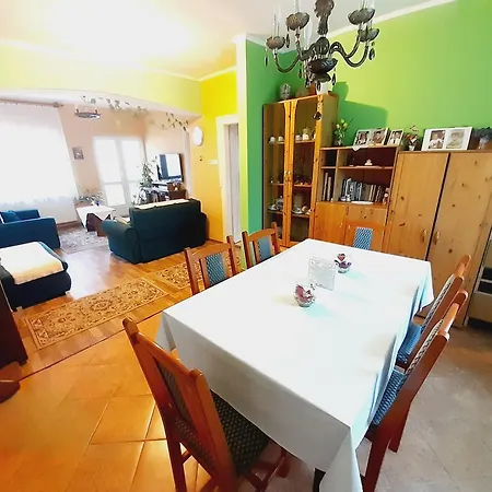 Livi Merevfalu Kerti Medencevel * Fonyód