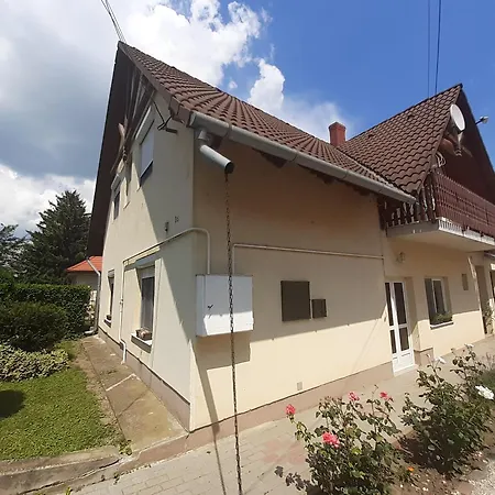 Apartment Livi Merevfalu Kerti Medencevel *