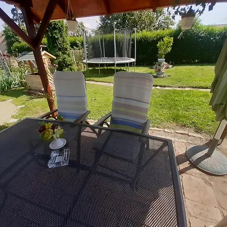 Livi Merevfalu Kerti Medencevel Apartment Fonyod