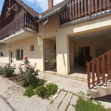 Livi Merevfalu Kerti Medencevel Fonyód