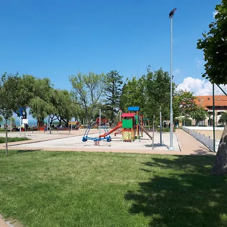 아파트 Livi Merevfalu Kerti Medencevel *