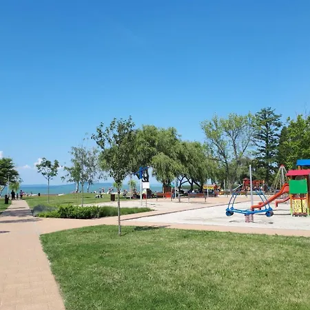 Livi Merevfalu Kerti Medencevel 아파트 Fonyód