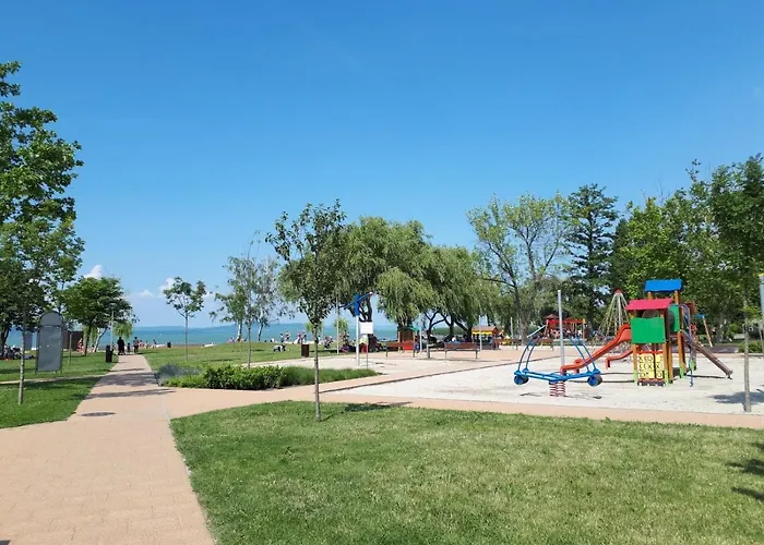 Livi Merevfalu Kerti Medencevel アパート Fonyód